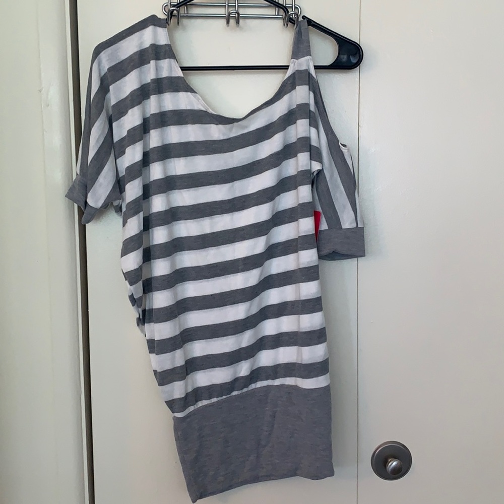 Nolita Sky grey and white top